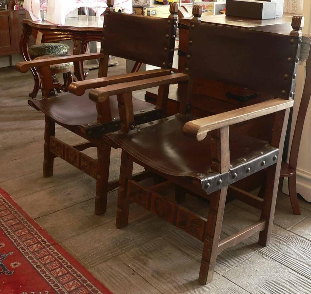 PAREJA DE SILLONES FRAILEROS Antigüedades Maestre