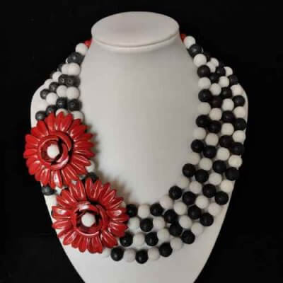 COLLAR DE PIEDRA VOLCÁNICA