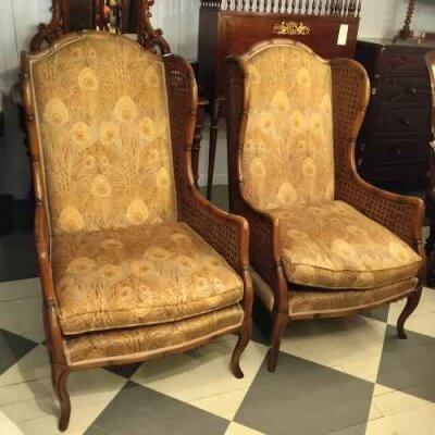 PAREJA DE SILLONES OREJEROS DE REJILLA