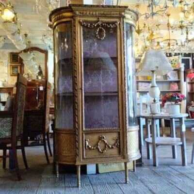 VITRINA DORADA ESTILO LUIS XVI