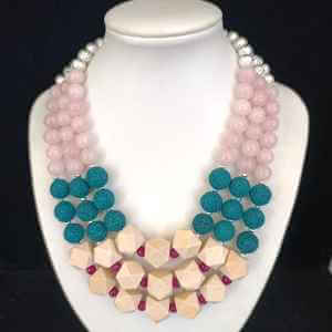 COLLAR DE MADERA, LAVA Y CUARZO